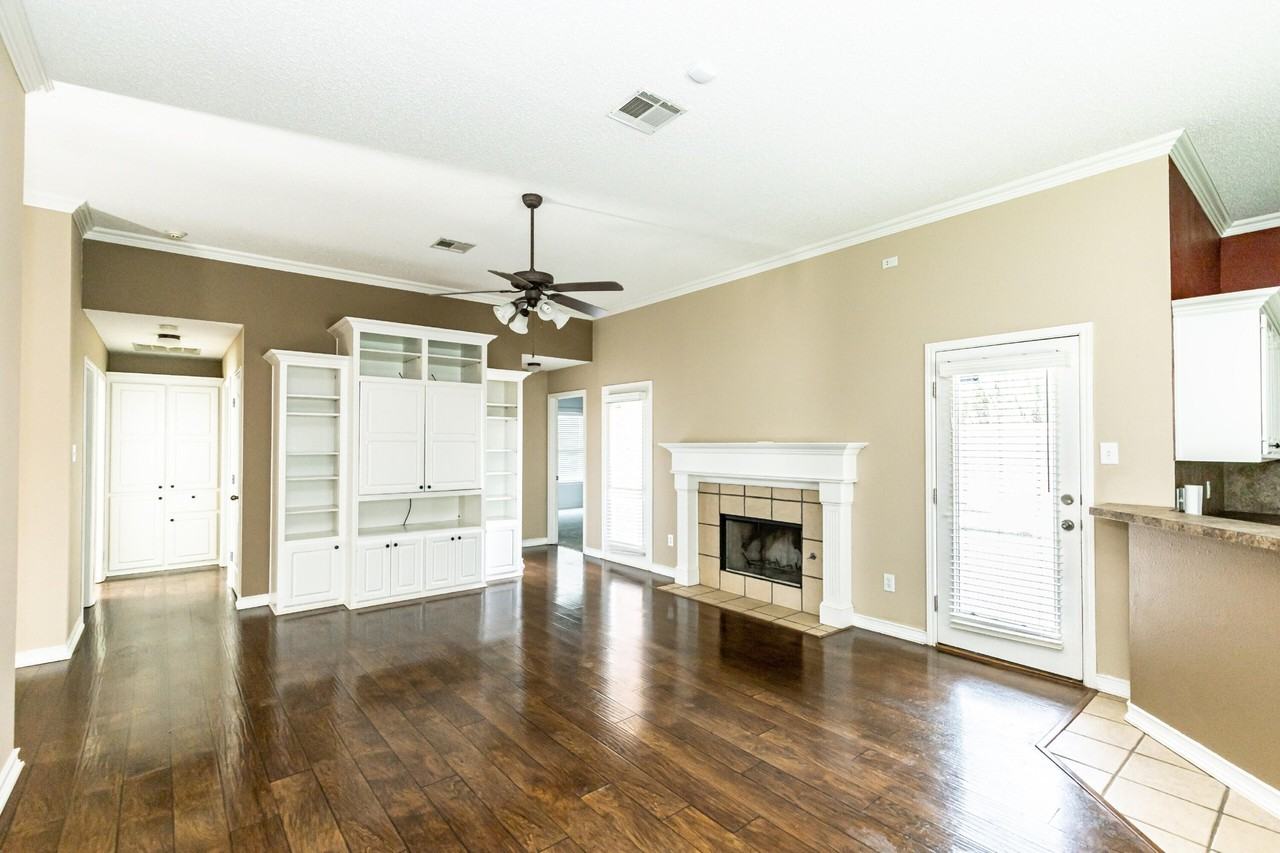 9706 Avenue W - Photo 4 of 18