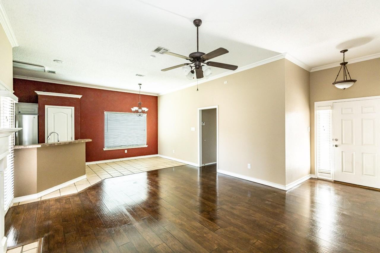 9706 Avenue W - Photo 6 of 18