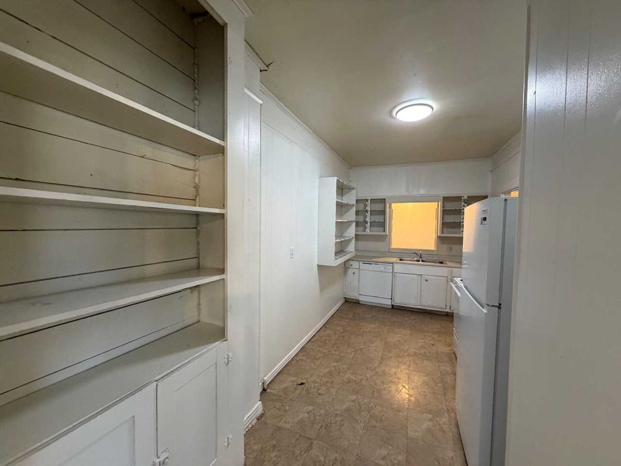 1711 14th St #B - Photo 3 of 7