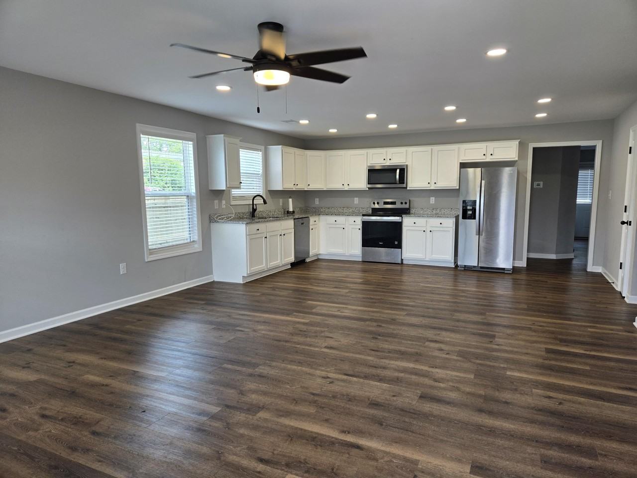 401 Broadway St - Photo 2 of 12