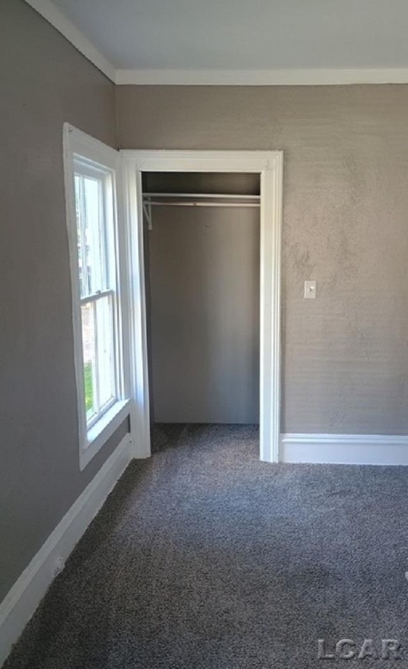 511 W Adrian St - Photo 7 of 9