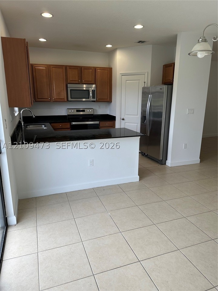 347 Ne 194th Ln - Photo 6 of 36