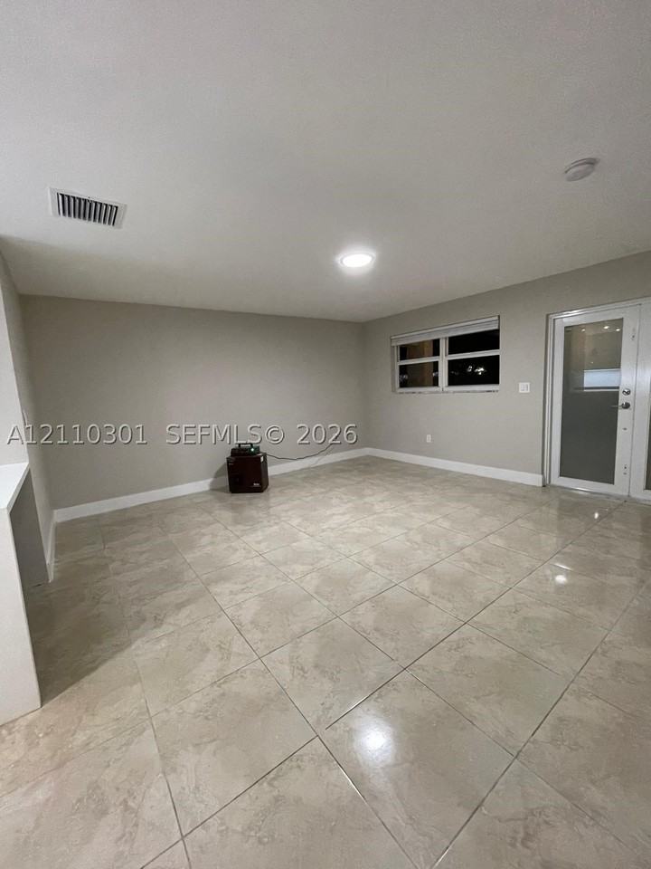 3401 Sw 99th Ave #0 - Photo 5 of 24