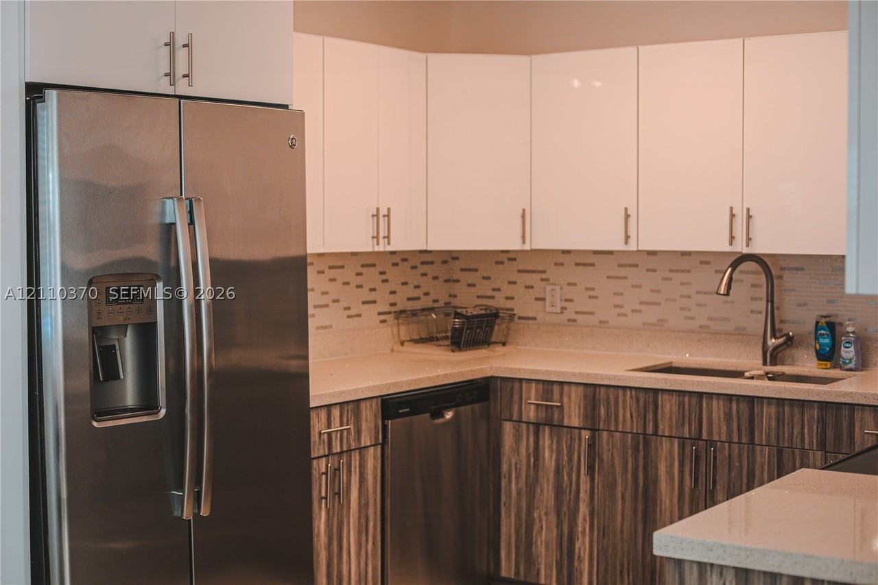 525 Sw 67th Ave #1 - Photo 4 of 17