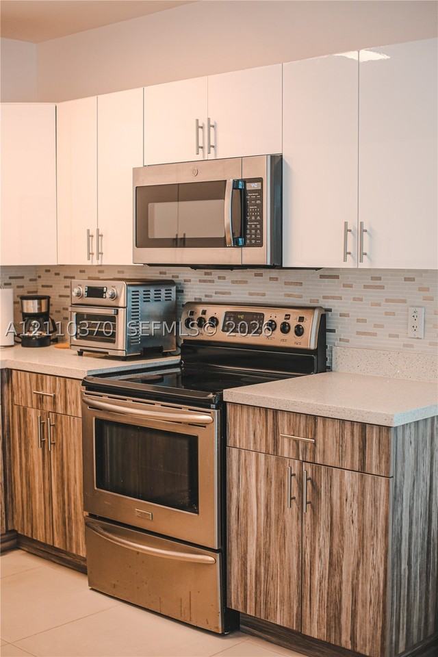 525 Sw 67th Ave #1 - Photo 5 of 17