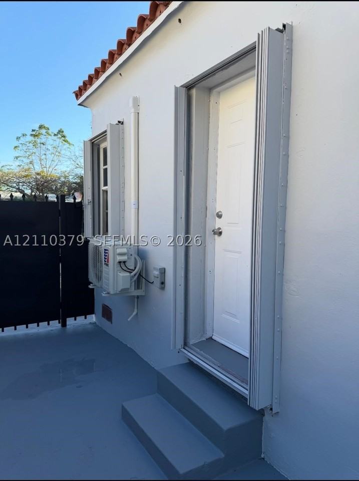 1765 Sw 21st St #1 - Photo 5 of 11