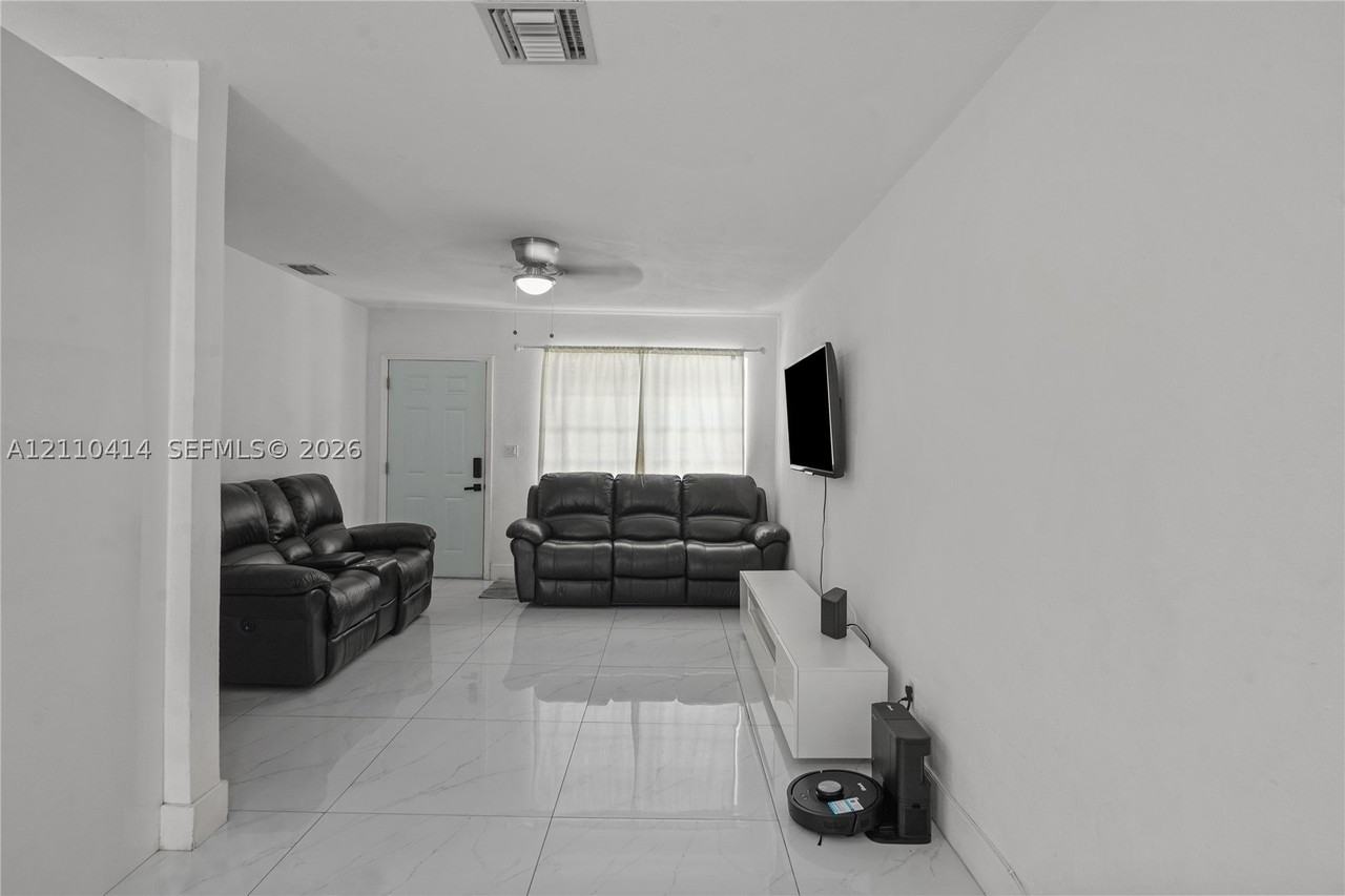 3330 Nw 175th St - Photo 4 of 11