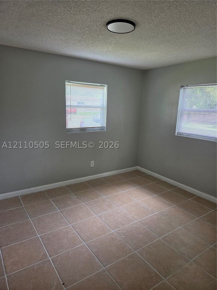 2105 Delaware Ave #A - Photo 4 of 9