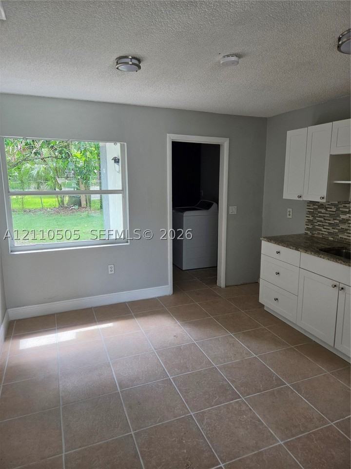 2105 Delaware Ave #A - Photo 5 of 9