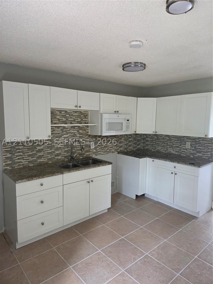 2105 Delaware Ave #A - Photo 6 of 9