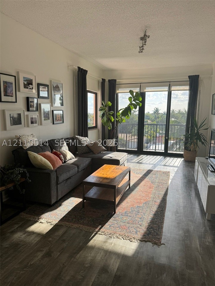 8816 Collins Ave #304 - Photo 4 of 16