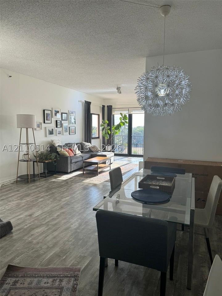 8816 Collins Ave #304 - Photo 5 of 16