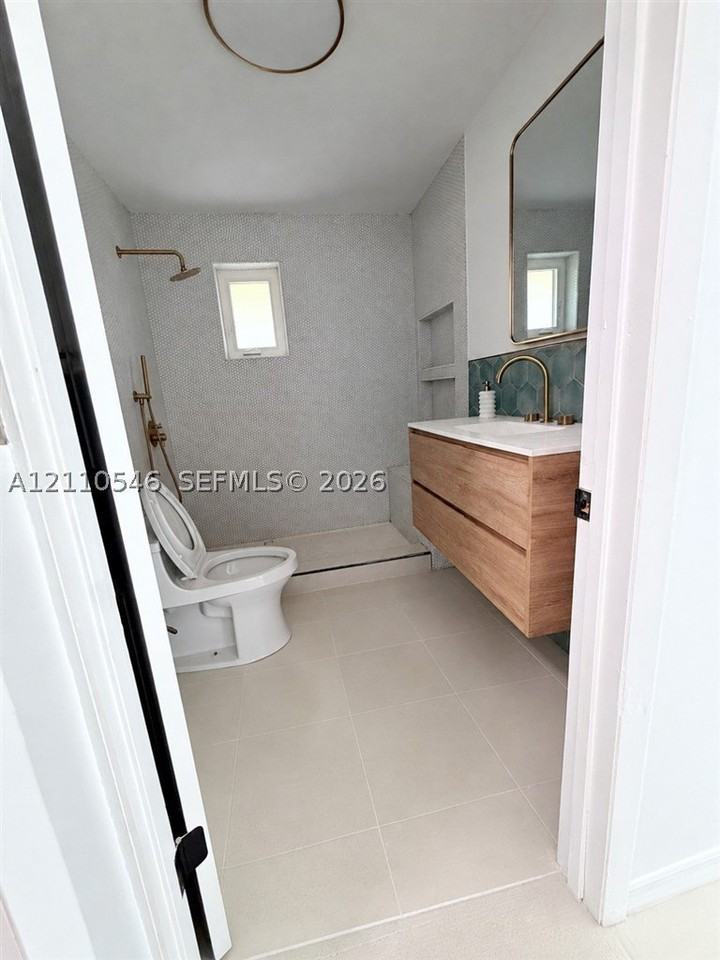 150 Nw 44th St #0 - Photo 5 of 26