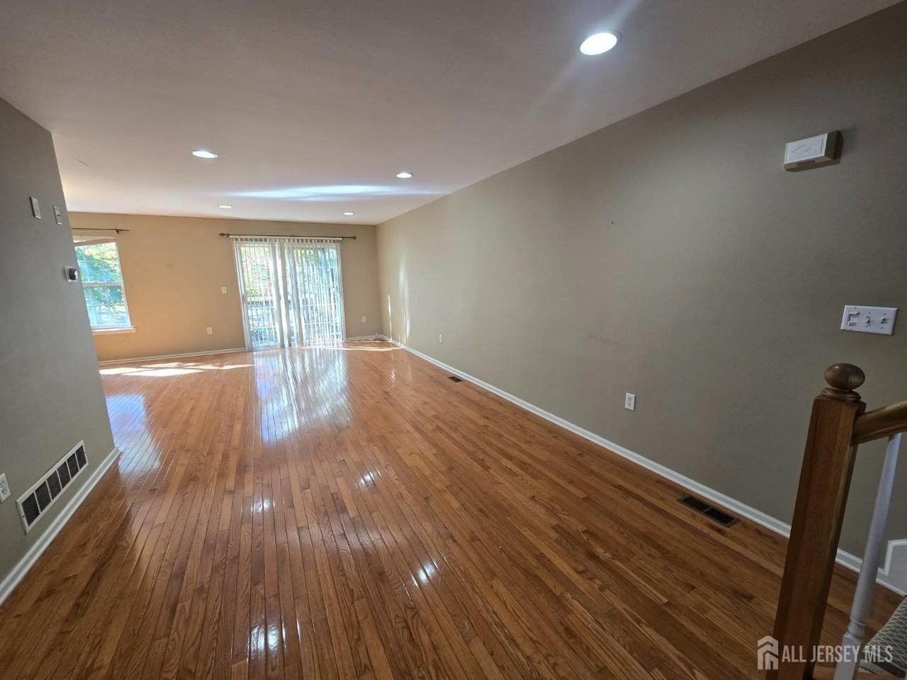 18 Linda Ct - Photo 4 of 23