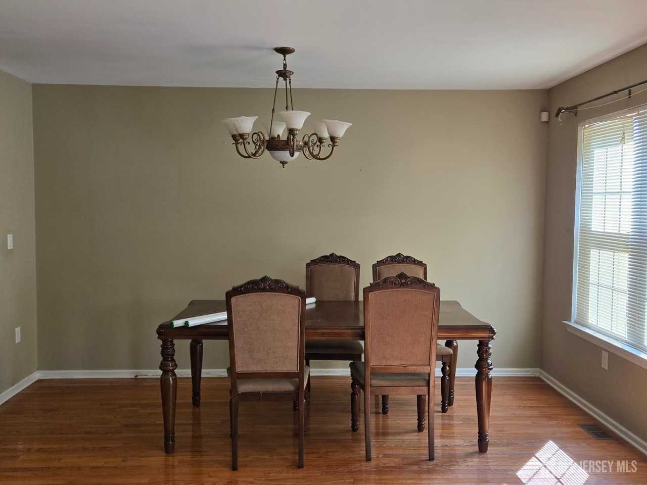 18 Linda Ct - Photo 6 of 23
