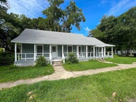 featured image of 14439 Earle St