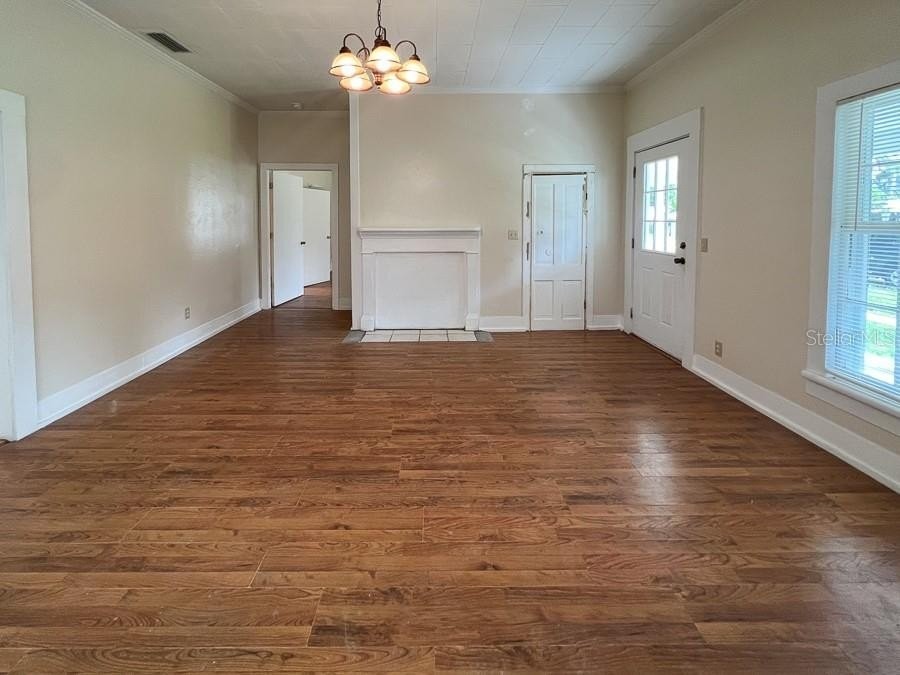 14439 Earle St - Photo 3 of 18