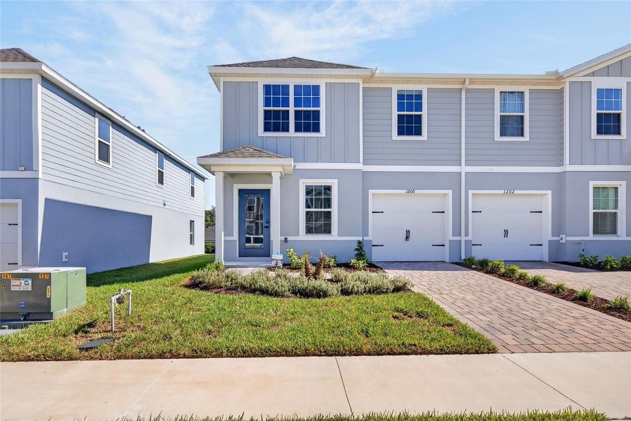 1200 Port Blue Way - Photo 2 of 18