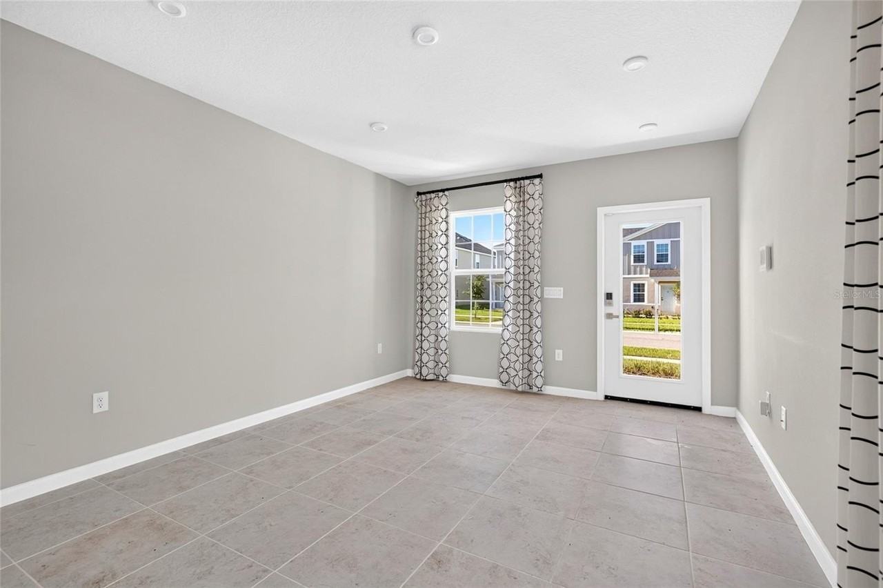 1200 Port Blue Way - Photo 3 of 18
