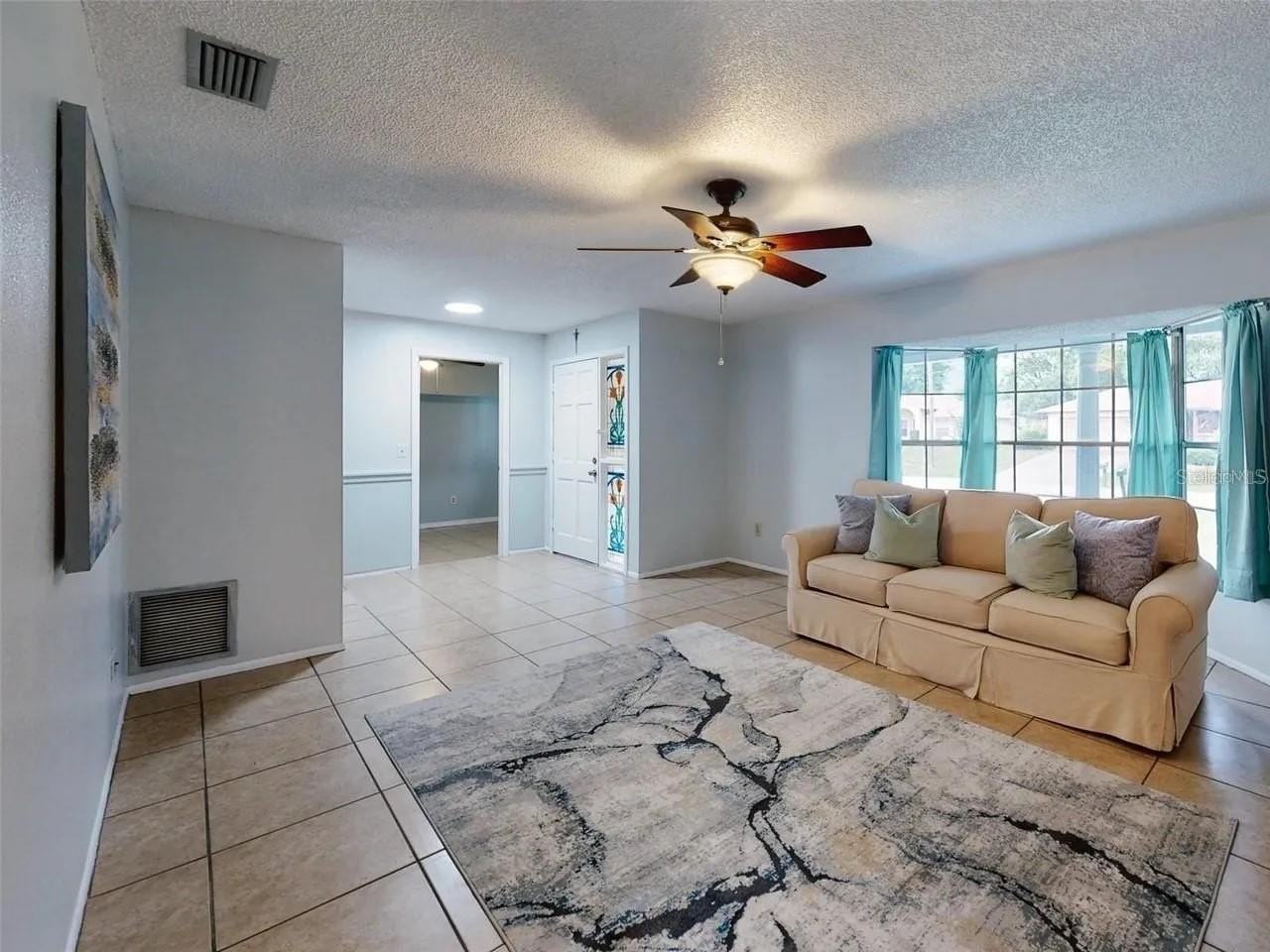 1836 Plumtree Dr - Photo 3 of 42