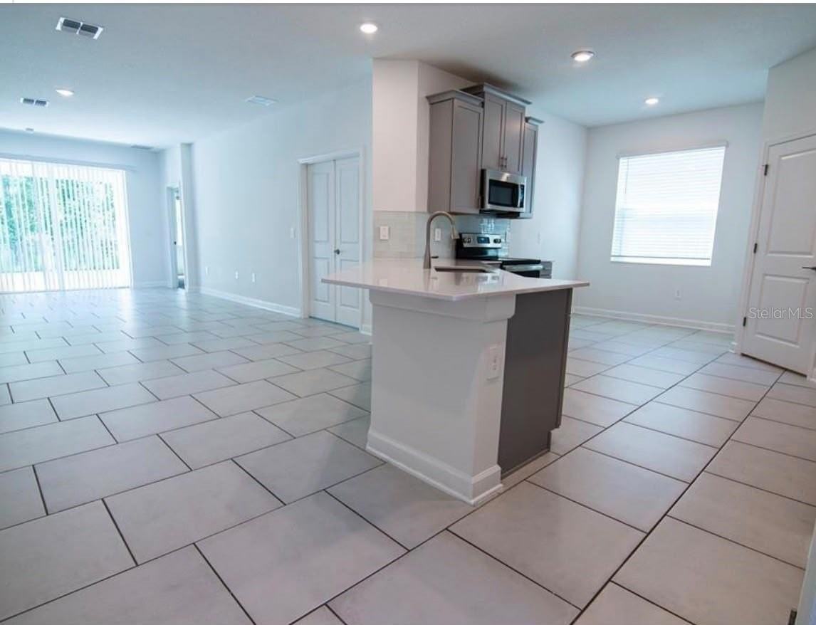 2946 Camden Way - Photo 3 of 10