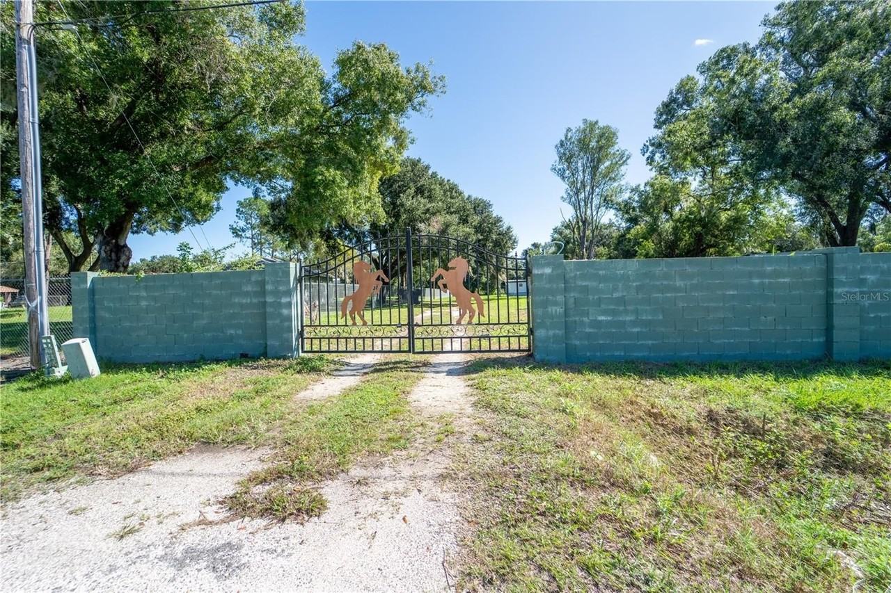 12702 Lovers Ln - Photo 2 of 25