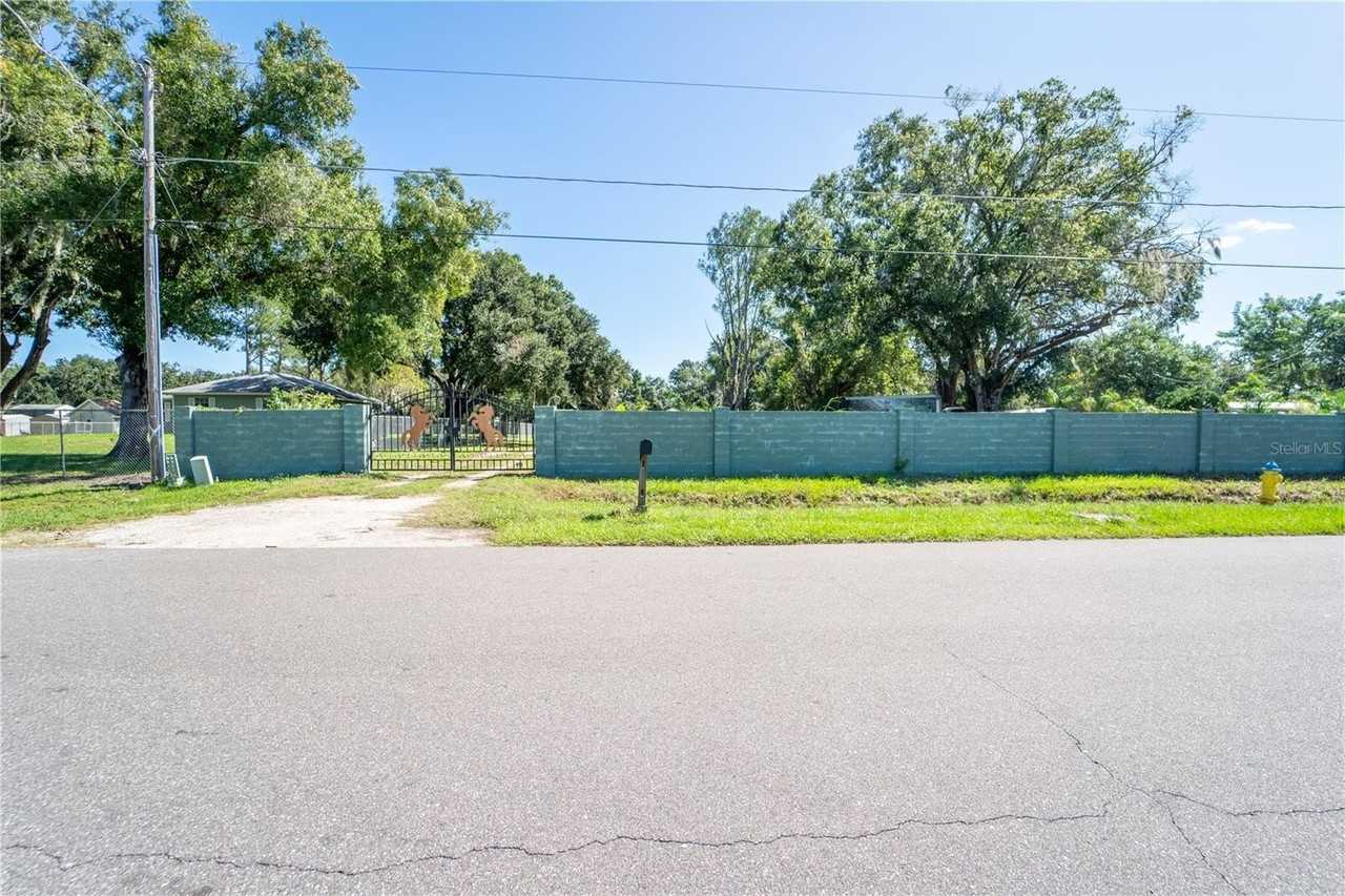 12702 Lovers Ln - Photo 3 of 25