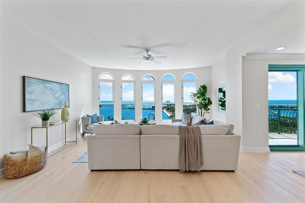 288 Beach Dr Ne #9B - Photo 3 of 50