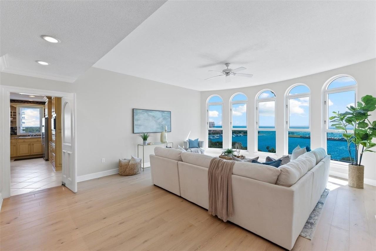 288 Beach Dr Ne #9B - Photo 5 of 50