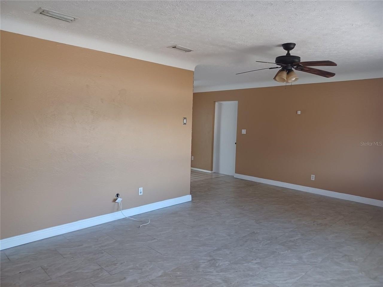 6250 16th St N - Photo 2 of 15