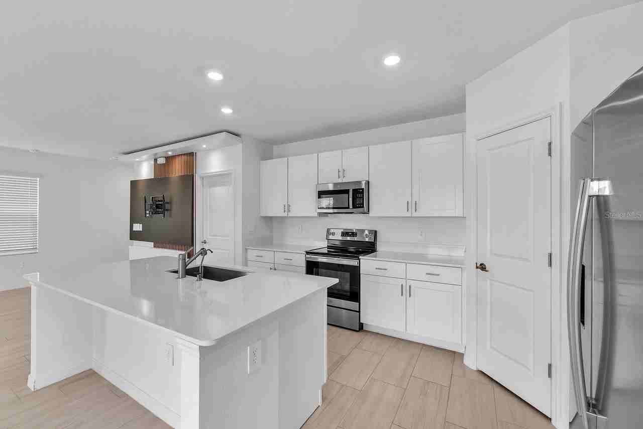 2109 Victorious Falls Ave - Photo 2 of 25