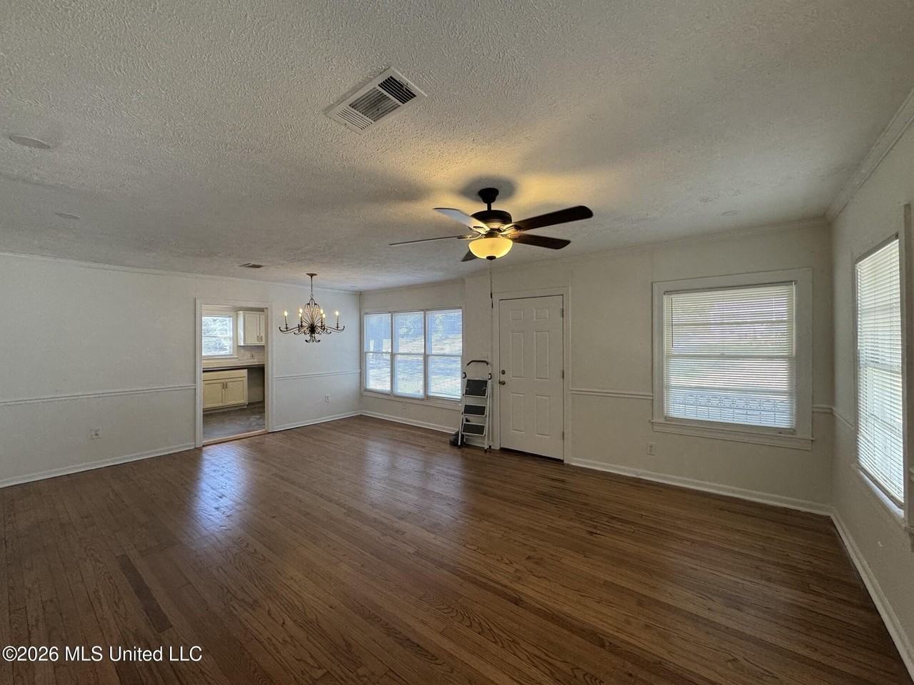 4536 Normandy Dr - Photo 2 of 19