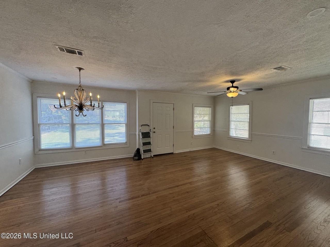 4536 Normandy Dr - Photo 3 of 19