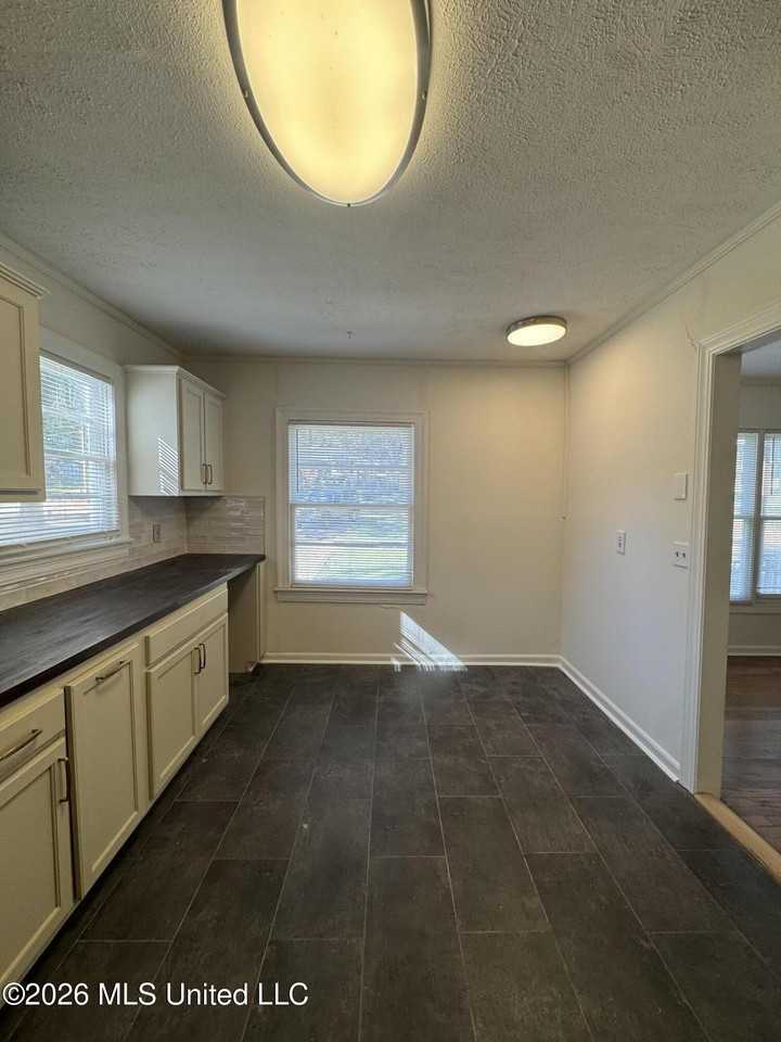 4536 Normandy Dr - Photo 7 of 19