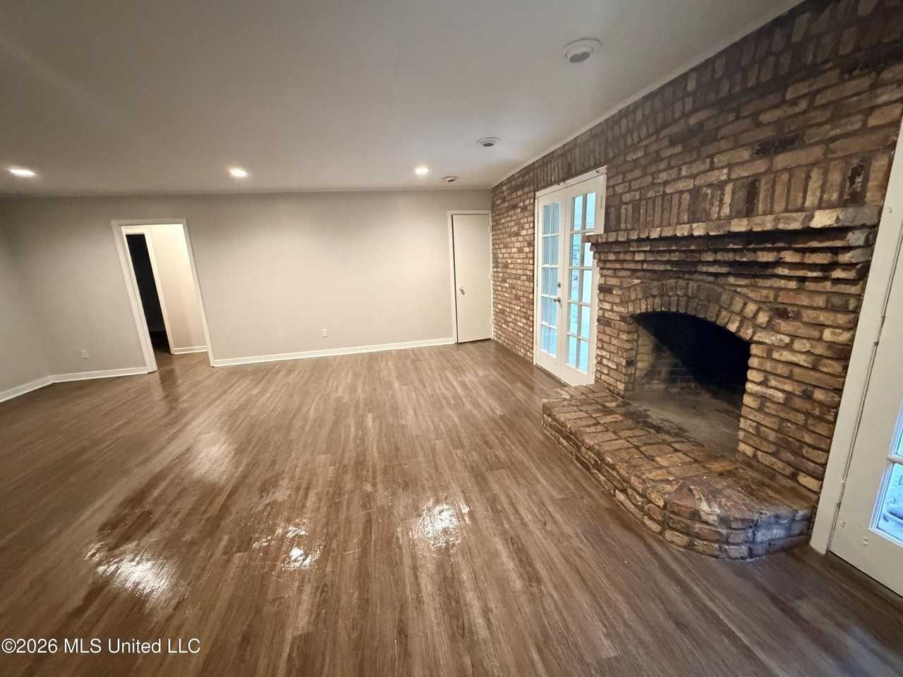 406 Turtle Creek Dr - Photo 3 of 24