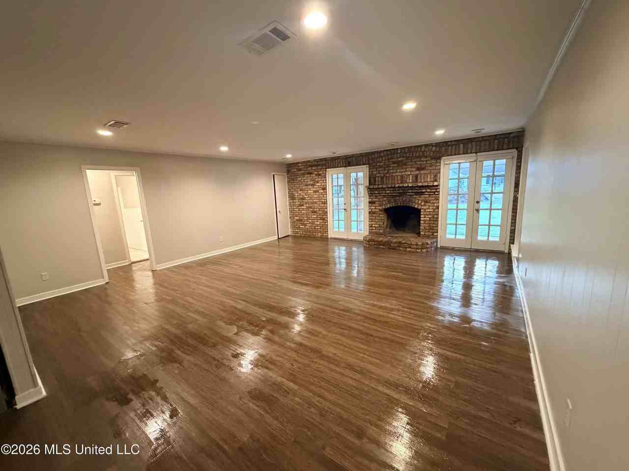 406 Turtle Creek Dr - Photo 4 of 24