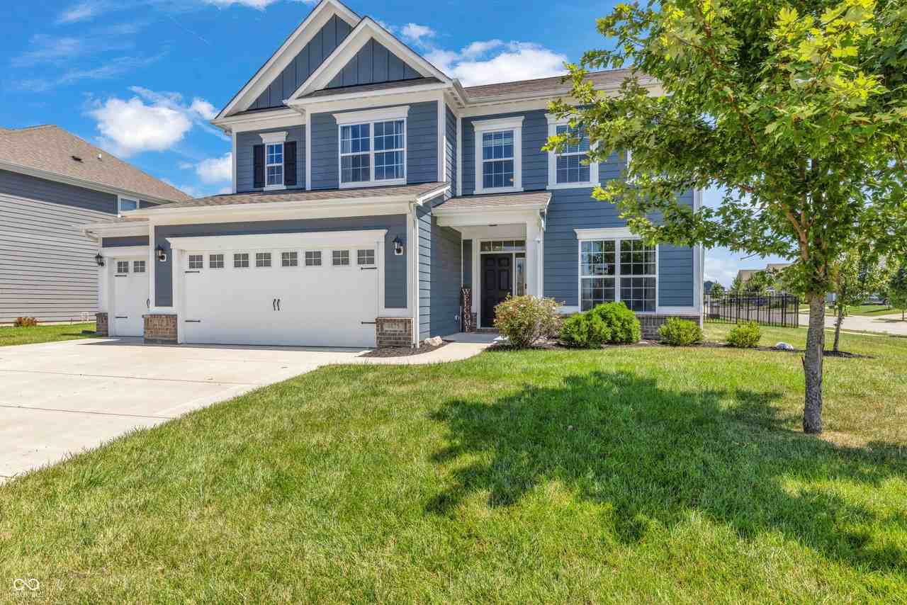 9875 Gallop Ln - Photo 2 of 20