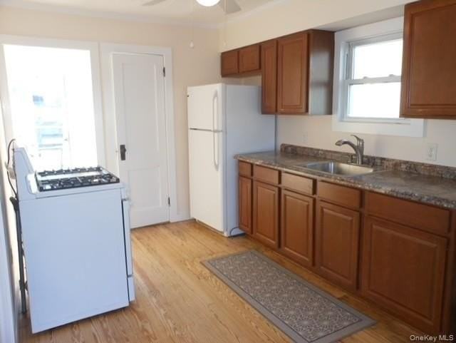 390 East Dr - Photo 3 of 11