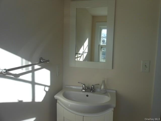 390 East Dr - Photo 7 of 11