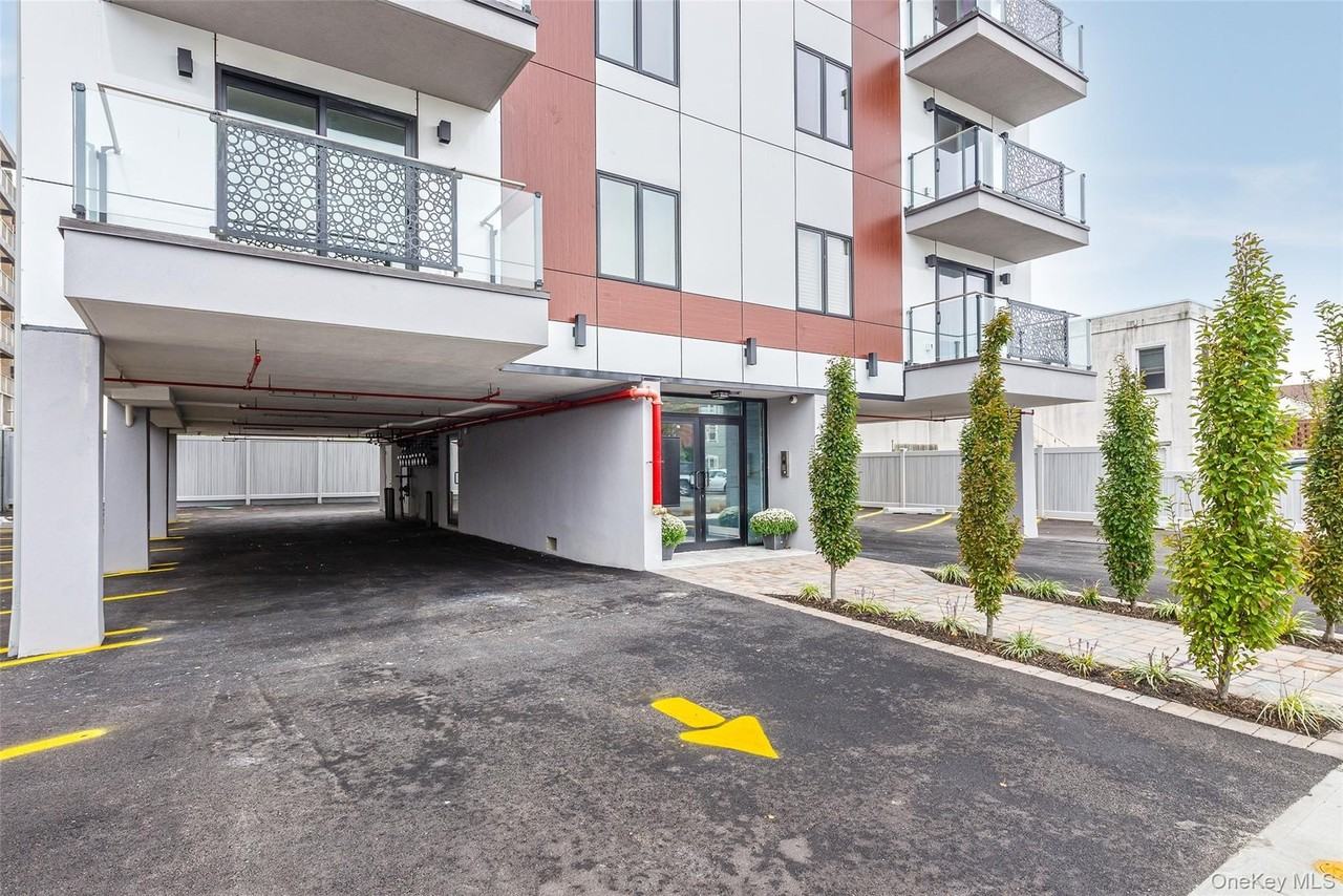 848 E Broadway #3W - Photo 5 of 10