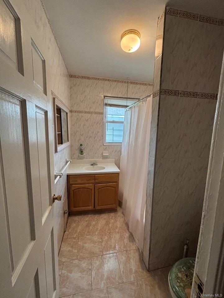624 E 26th St #2 - Photo 3 of 13