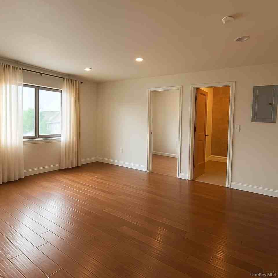 3138 137th St #5A - Photo 2 of 7