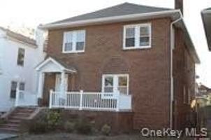 featured image of 32 E Fulton St