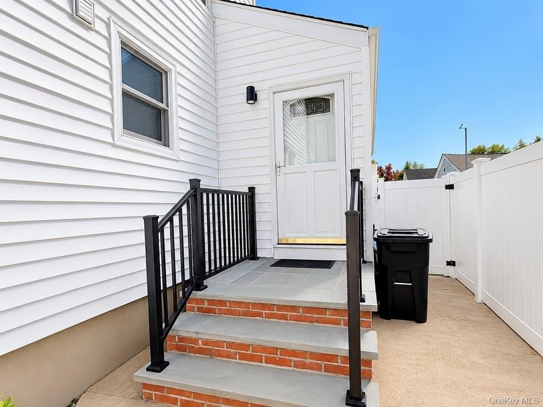 120 Princeton St - Photo 2 of 13