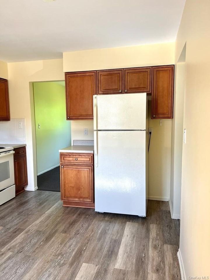 66 Hawthorne Ave ## 68 - Photo 4 of 15