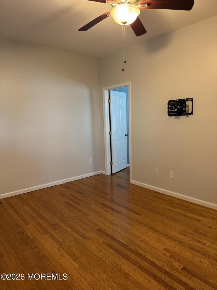 807 Grand Central Ave #1 - Photo 4 of 9