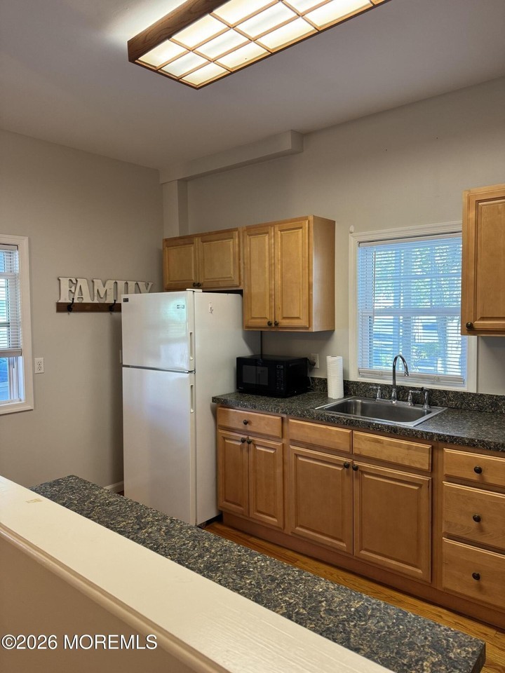 807 Grand Central Ave #1 - Photo 5 of 9