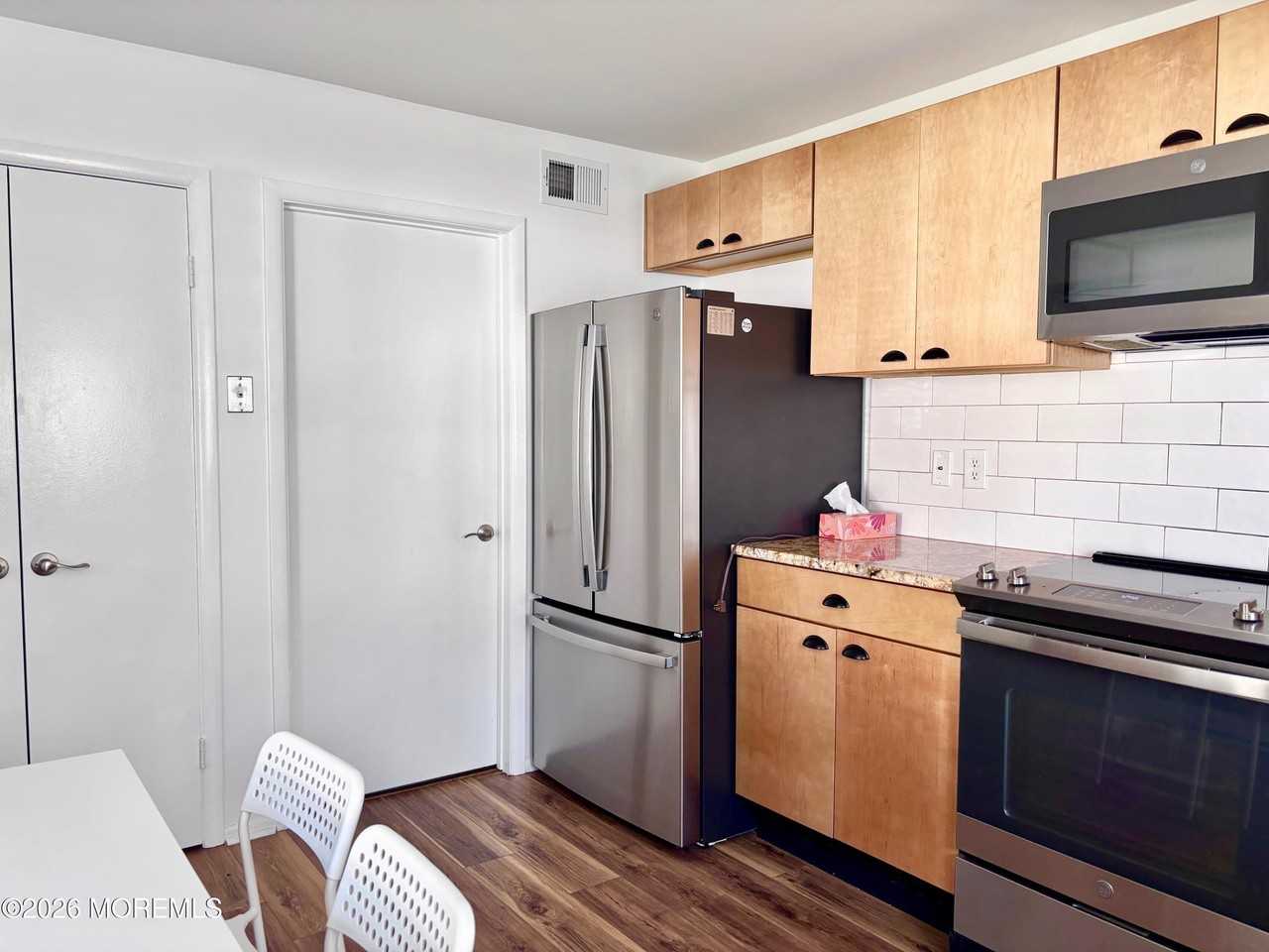 945B Liverpool Cir - Photo 2 of 13