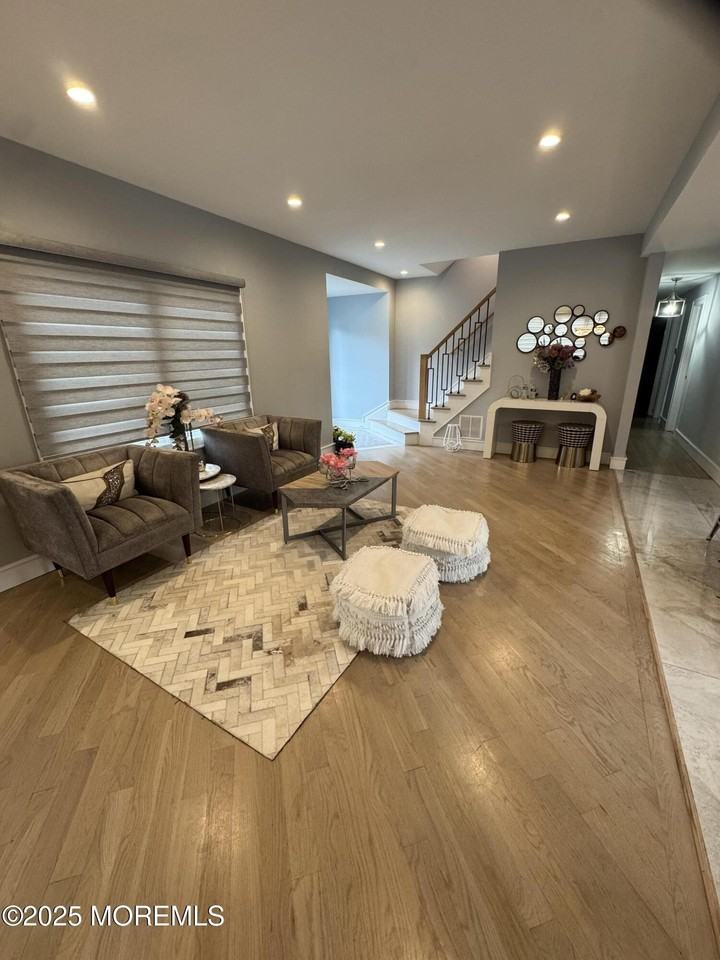 259 Roosevelt Ave - Photo 2 of 19