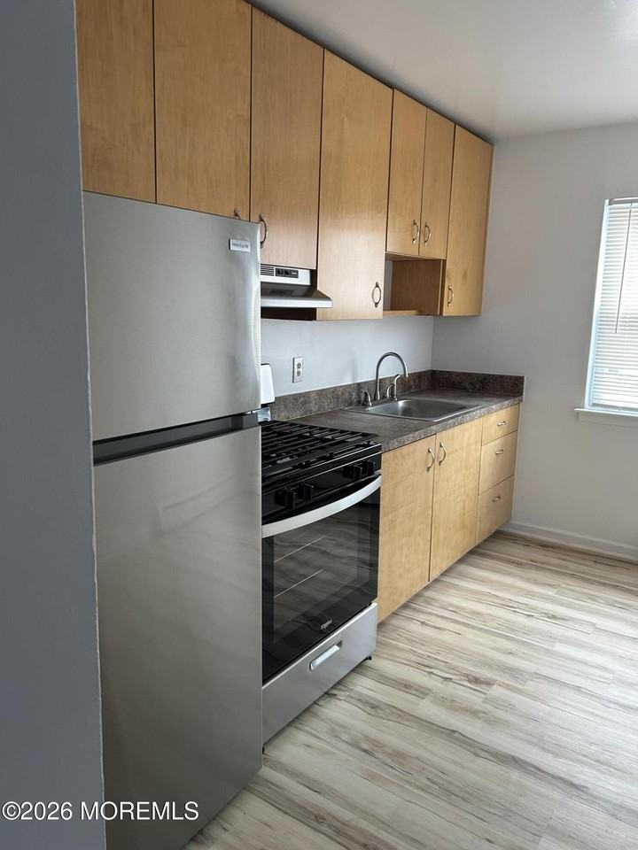 258 Bath Ave #8 - Photo 4 of 4